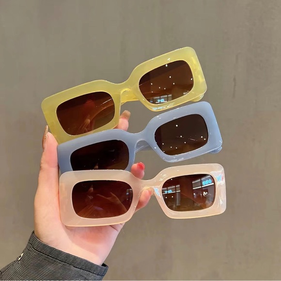 Trendy Vintage Style Black Rectangle Sunglasses UV400 - Picture 4 of 6